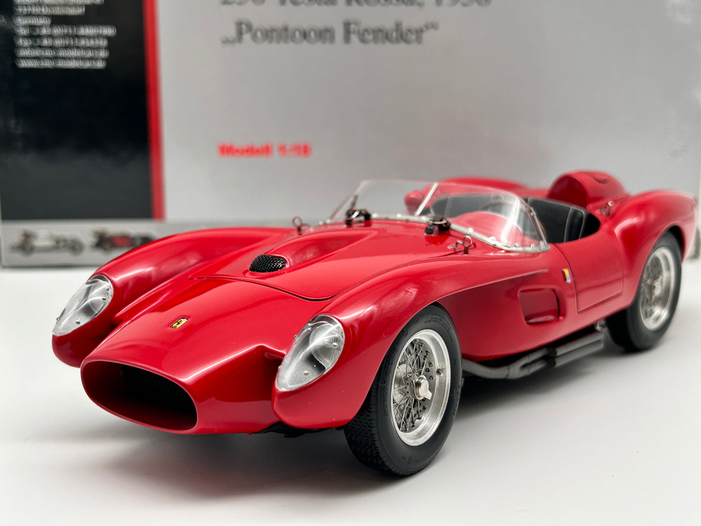 CMC 1/18 Ferrari 250 Testa Rossa, 1958, Pontoon Fender