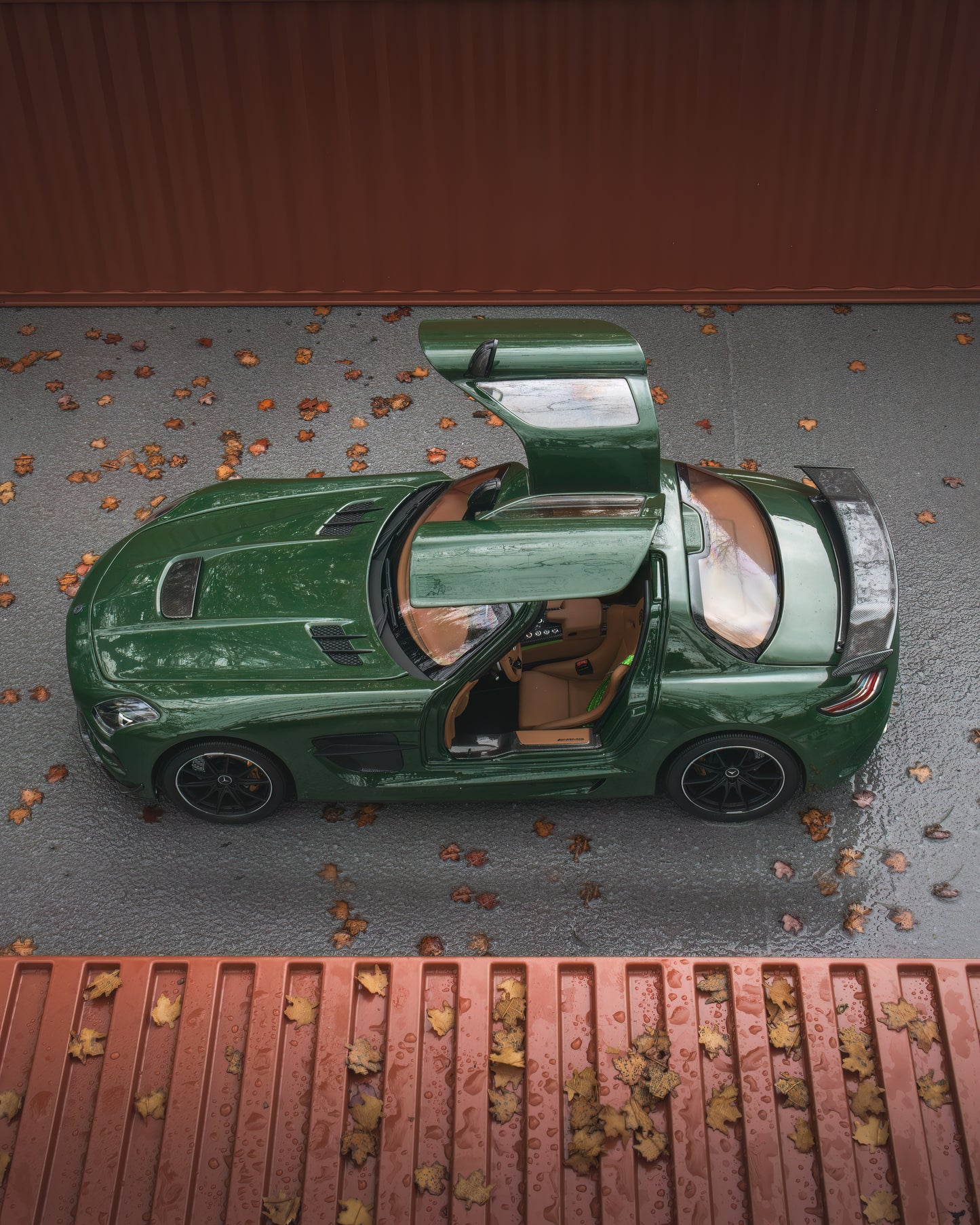 Mercedes SLS Black Series Irish Green 1/18 Minichamps
