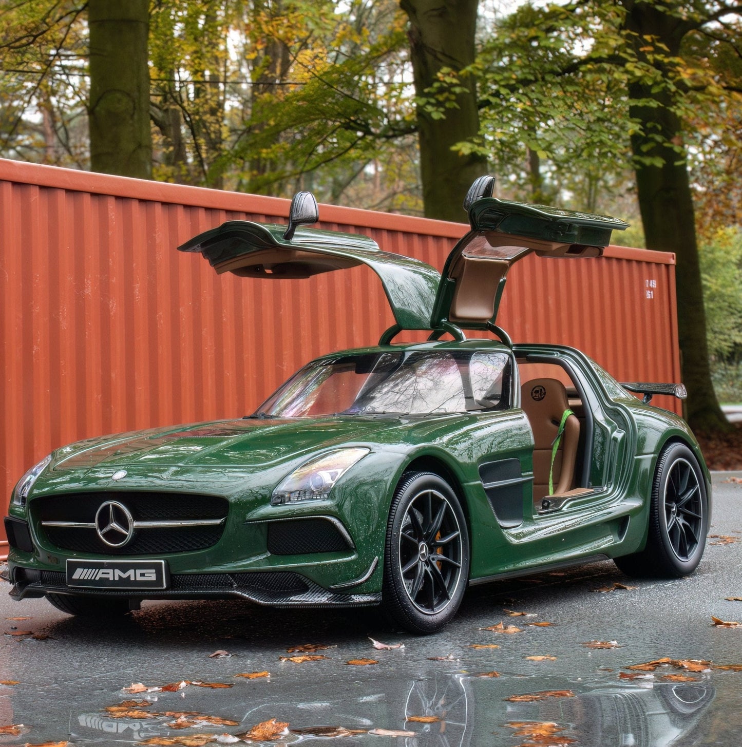 Mercedes SLS Black Series Irish Green 1/18 Minichamps
