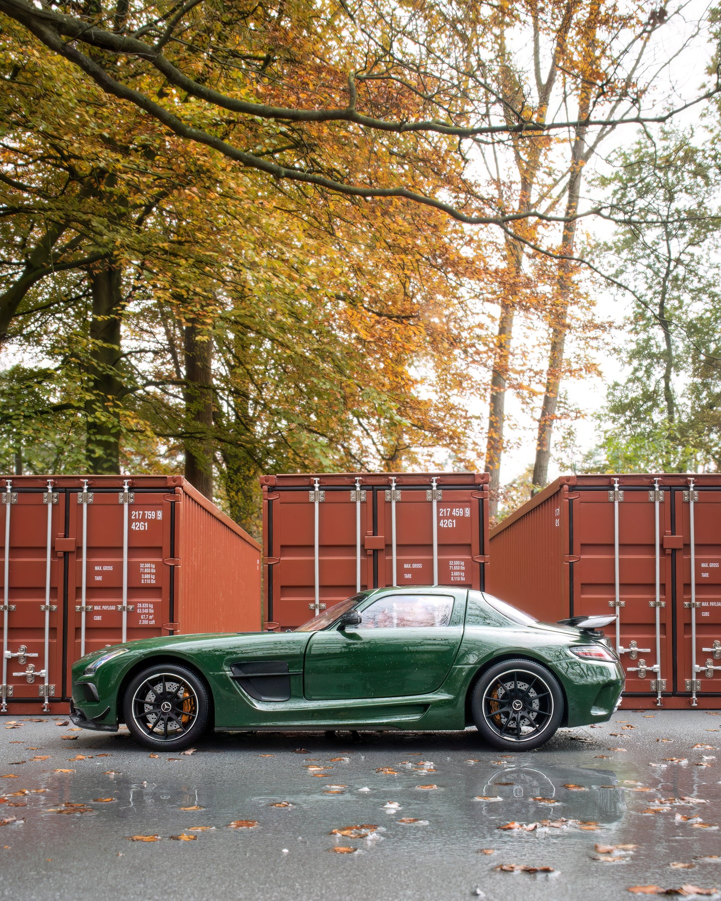 Mercedes SLS Black Series Irish Green 1/18 Minichamps