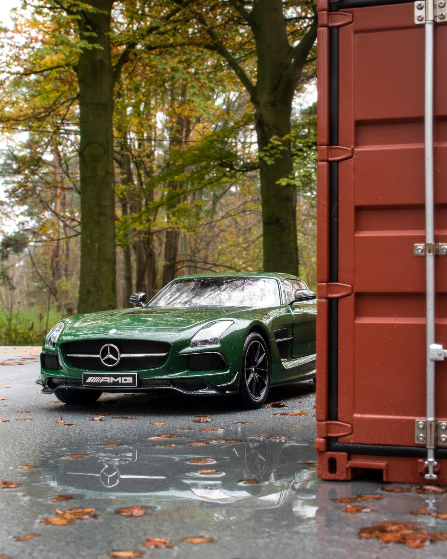 Mercedes SLS Black Series Irish Green 1/18 Minichamps