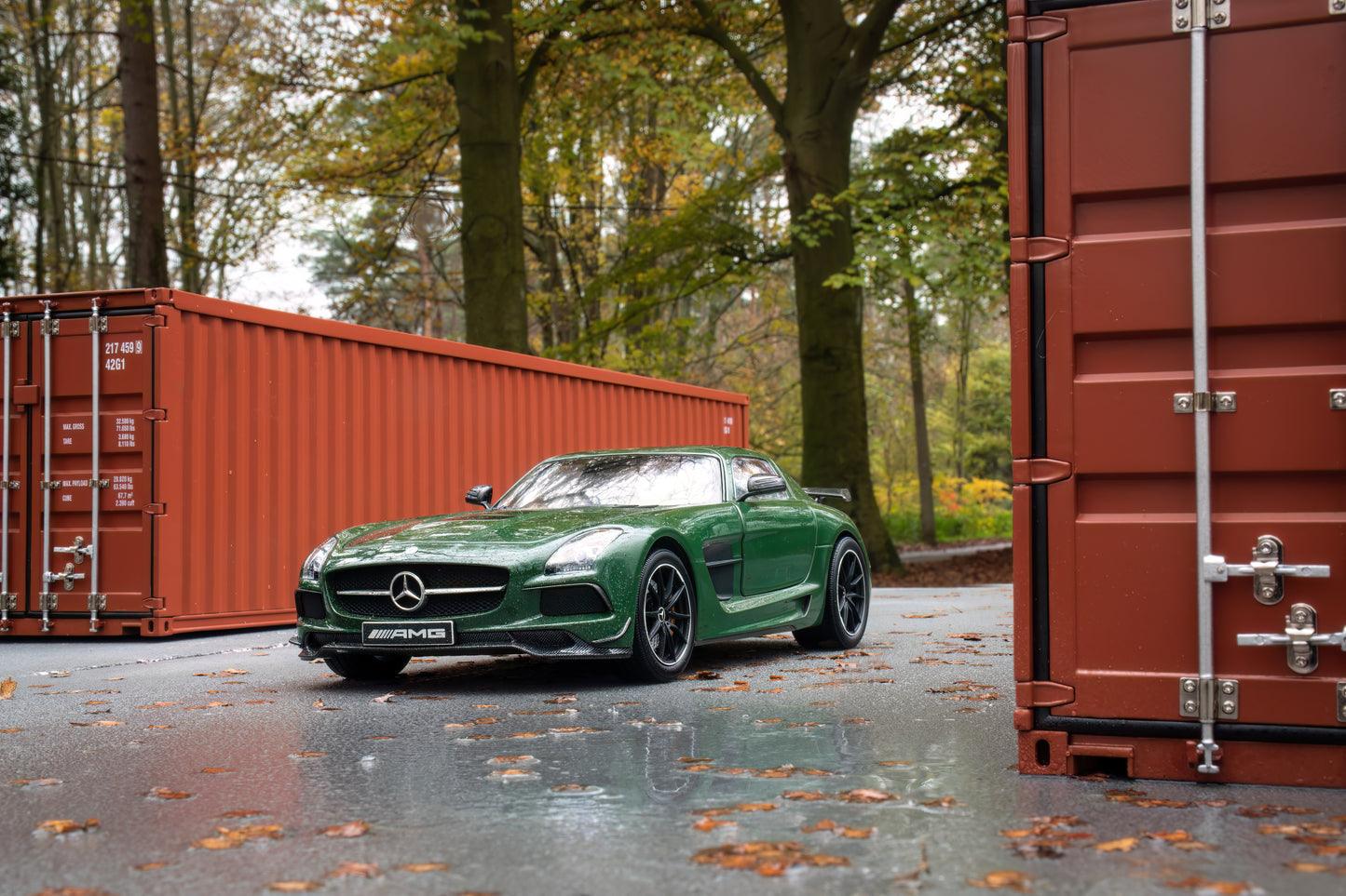 Mercedes SLS Black Series Irish Green 1/18 Minichamps