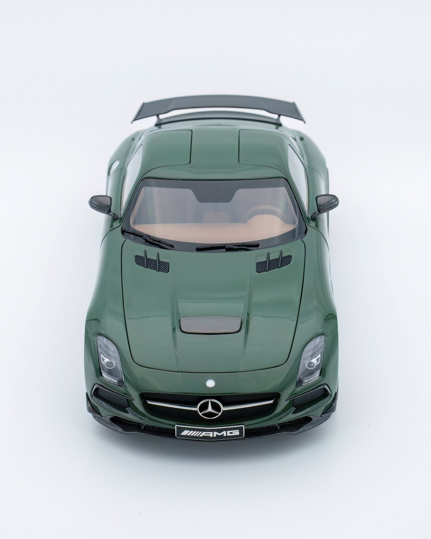 Mercedes SLS Black Series Irish Green 1/18 Minichamps