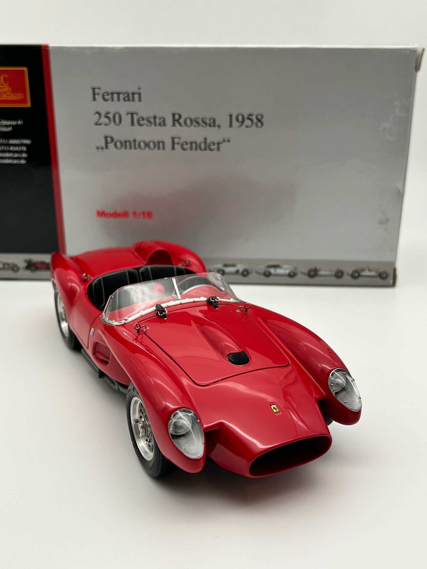 CMC 1/18 Ferrari 250 Testa Rossa, 1958, Pontoon Fender