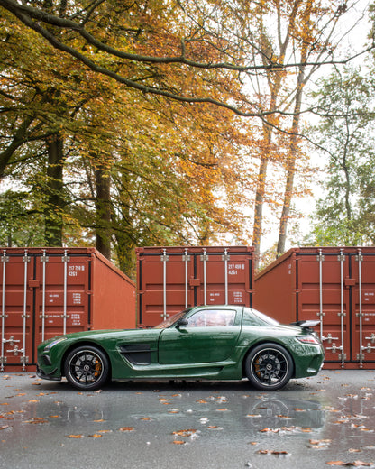 Mercedes SLS Black Series Irish Green 1/18 Minichamps