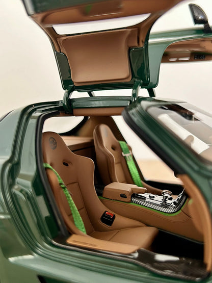 Mercedes SLS Black Series Irish Green 1/18 Minichamps